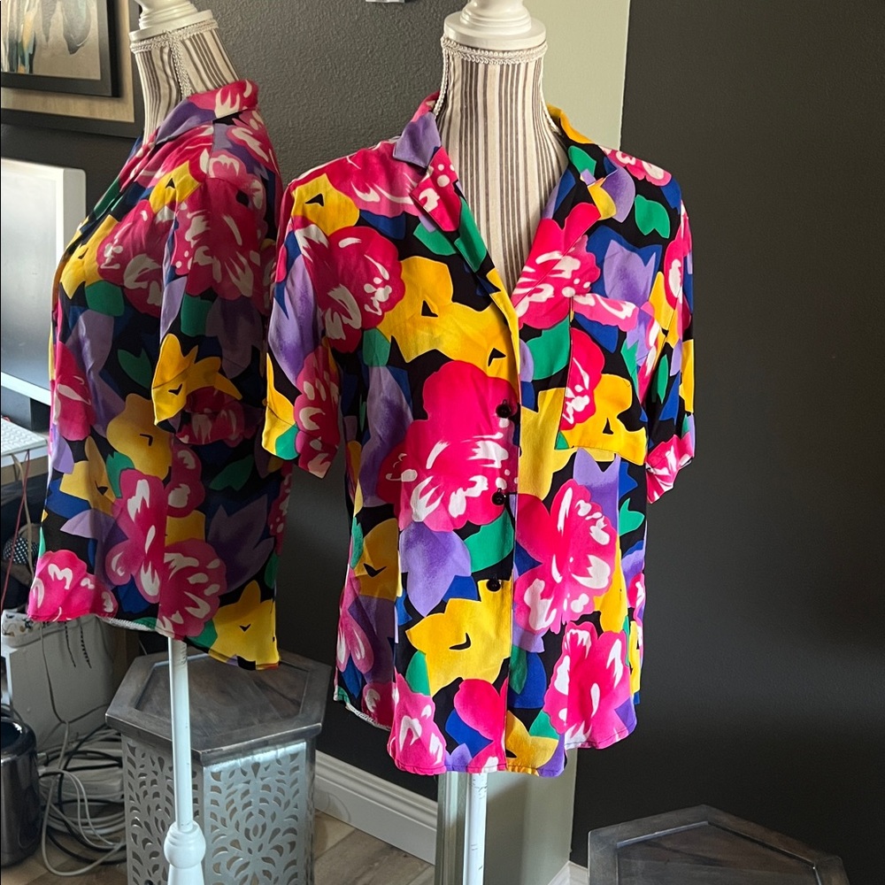 🛑 1 hour sale. DIOR, size 4, Floral Multicolor Button up Top, w/ COA